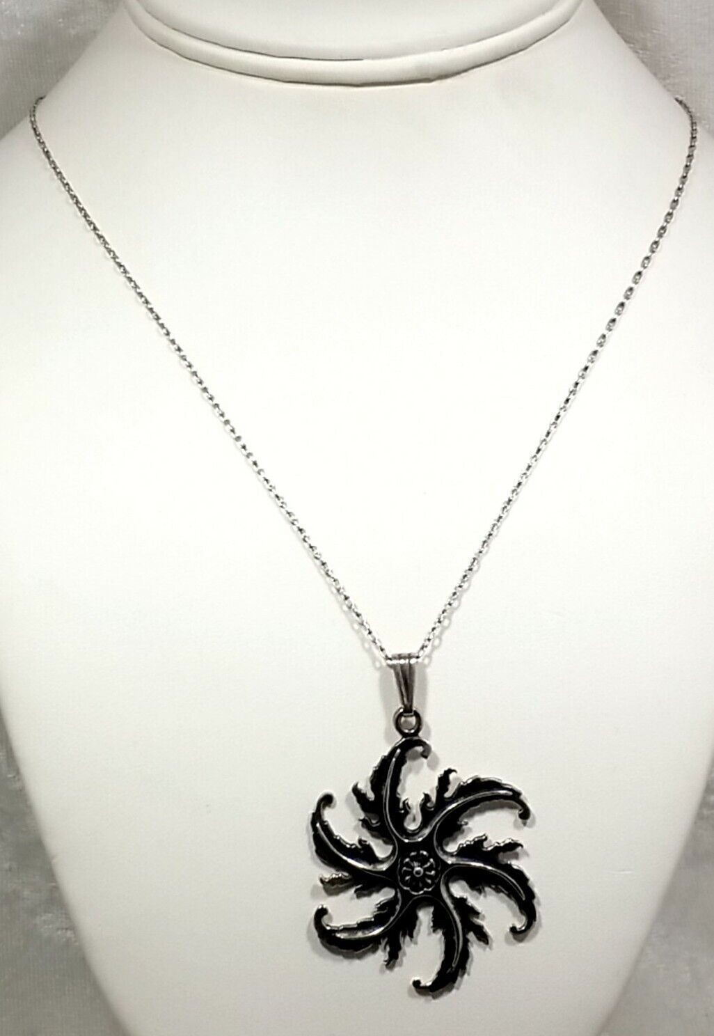 925 Sterling Silver Star Swirl 28 Inch Necklace 10.8 Grams - Image 2