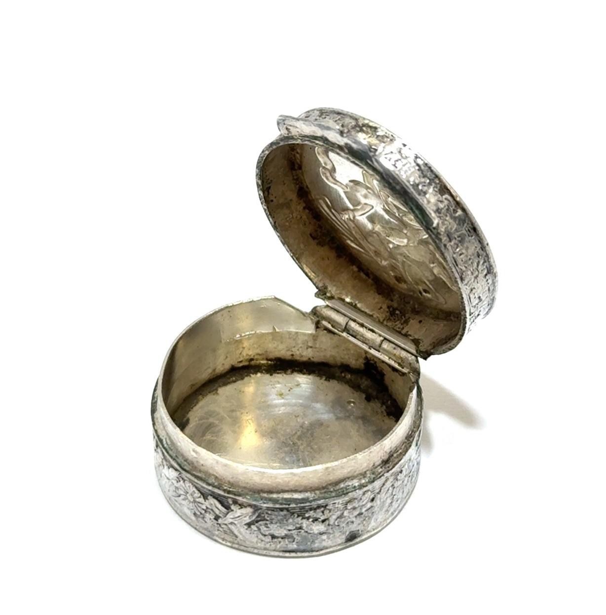 Vintage 800 Silver George & The Dragon Pill Box 12.6g - Image 2