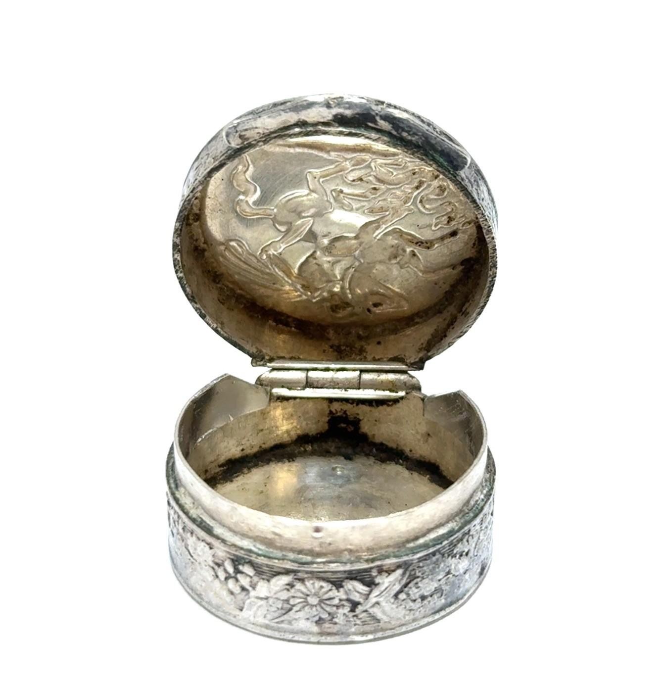Vintage 800 Silver George & The Dragon Pill Box 12.6g - Image 3