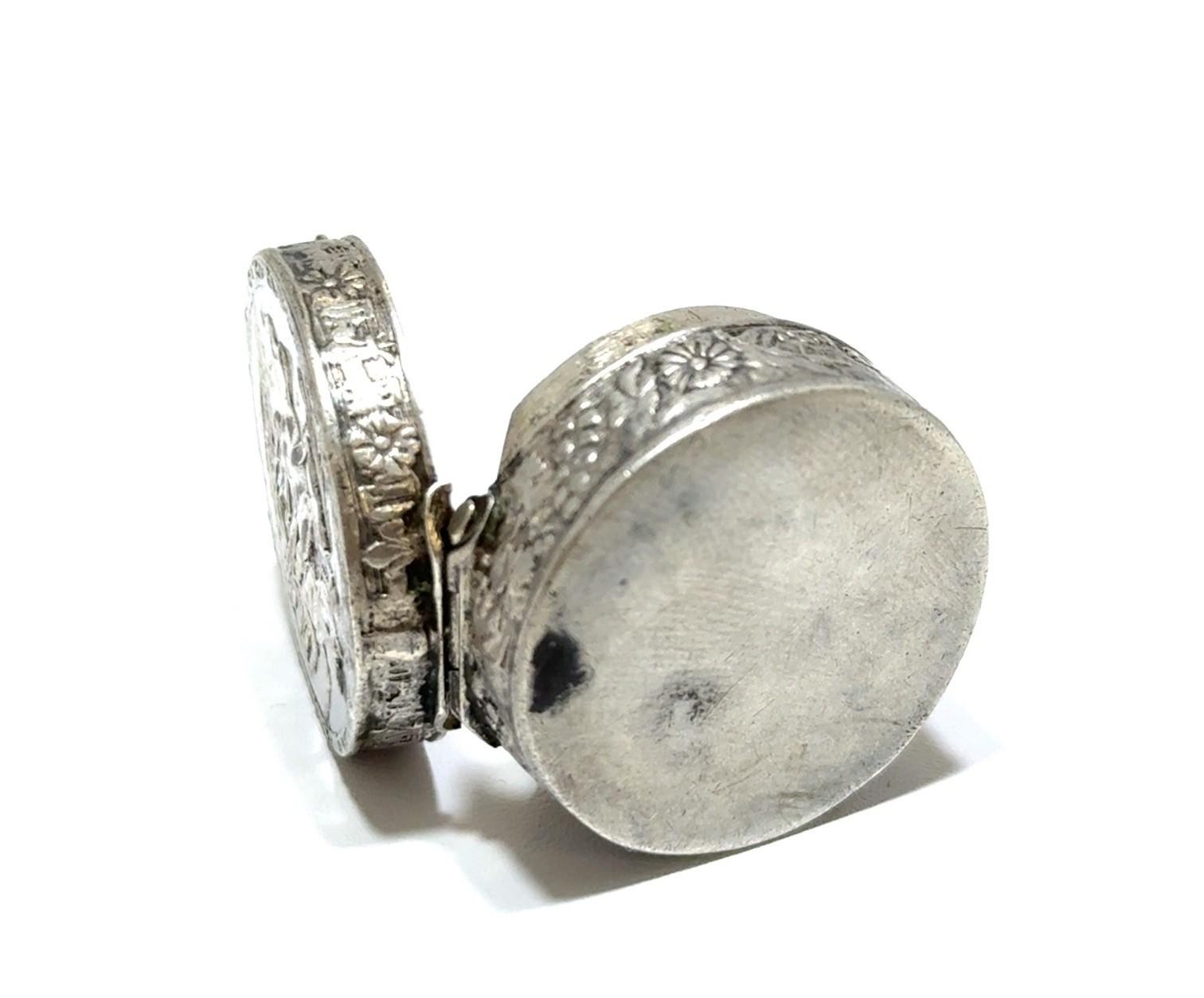 Vintage 800 Silver George & The Dragon Pill Box 12.6g - Image 4