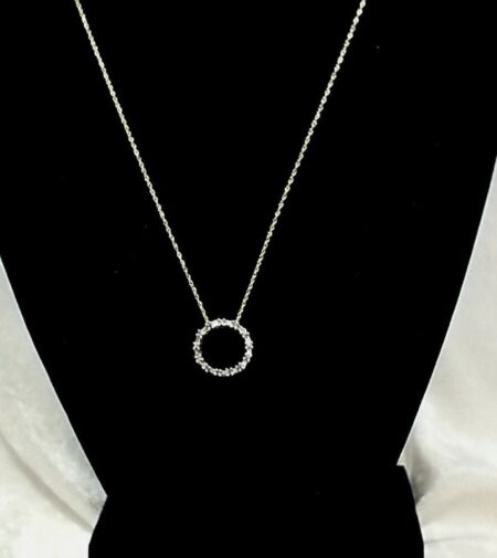 18” 14k Gold Round Pendant Necklace w/ 26 round & Baguette Diamonds, 2.39g