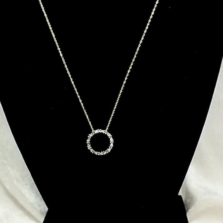 18” 14k Gold Round Pendant Necklace w/ 26 round & Baguette Diamonds, 2.39g