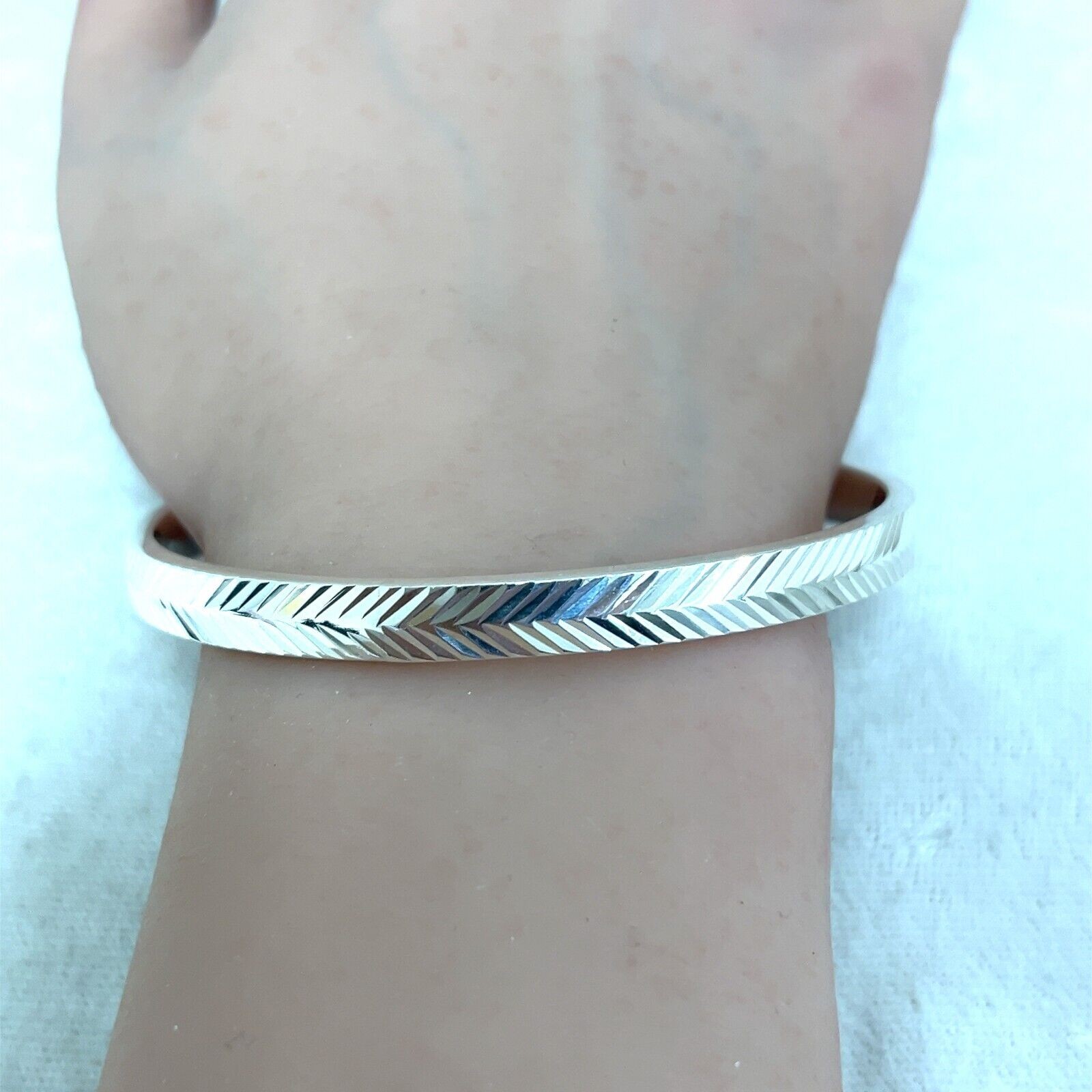 Diamond Cut Bangle in .925 Sterling Silver 8” Bracelet 9.9 Grams Made in Turkey - Image 5