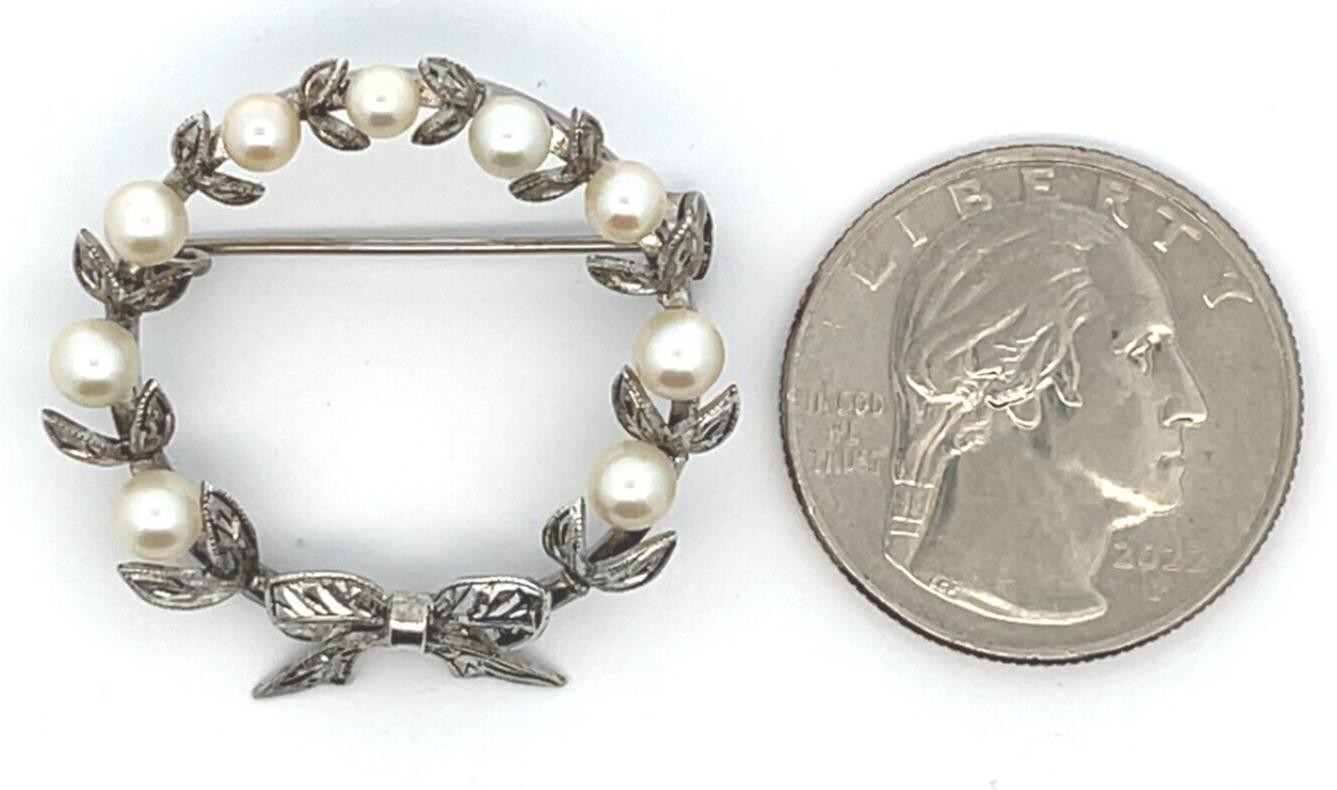 Sterling Silver Vintage Pearl Wreath Brooch/Pin with Bow 4.8 Grams - Image 2