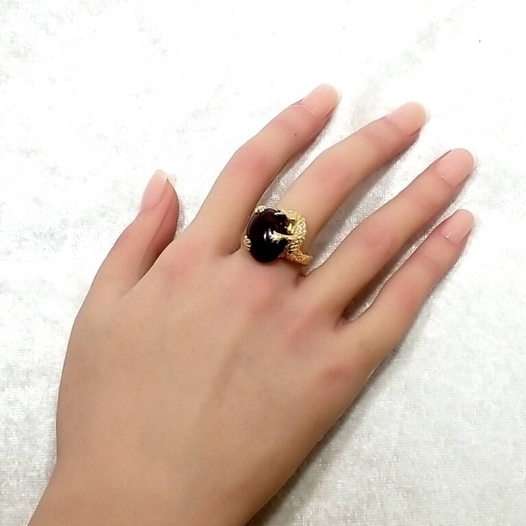 14K Yellow Gold Cabachon Shaped Garnet Serpentine Dragon Ring Size-10.25