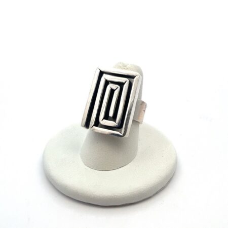 925 Sterling Silver Square Cut Out Ring Size: 8 (17.8g)