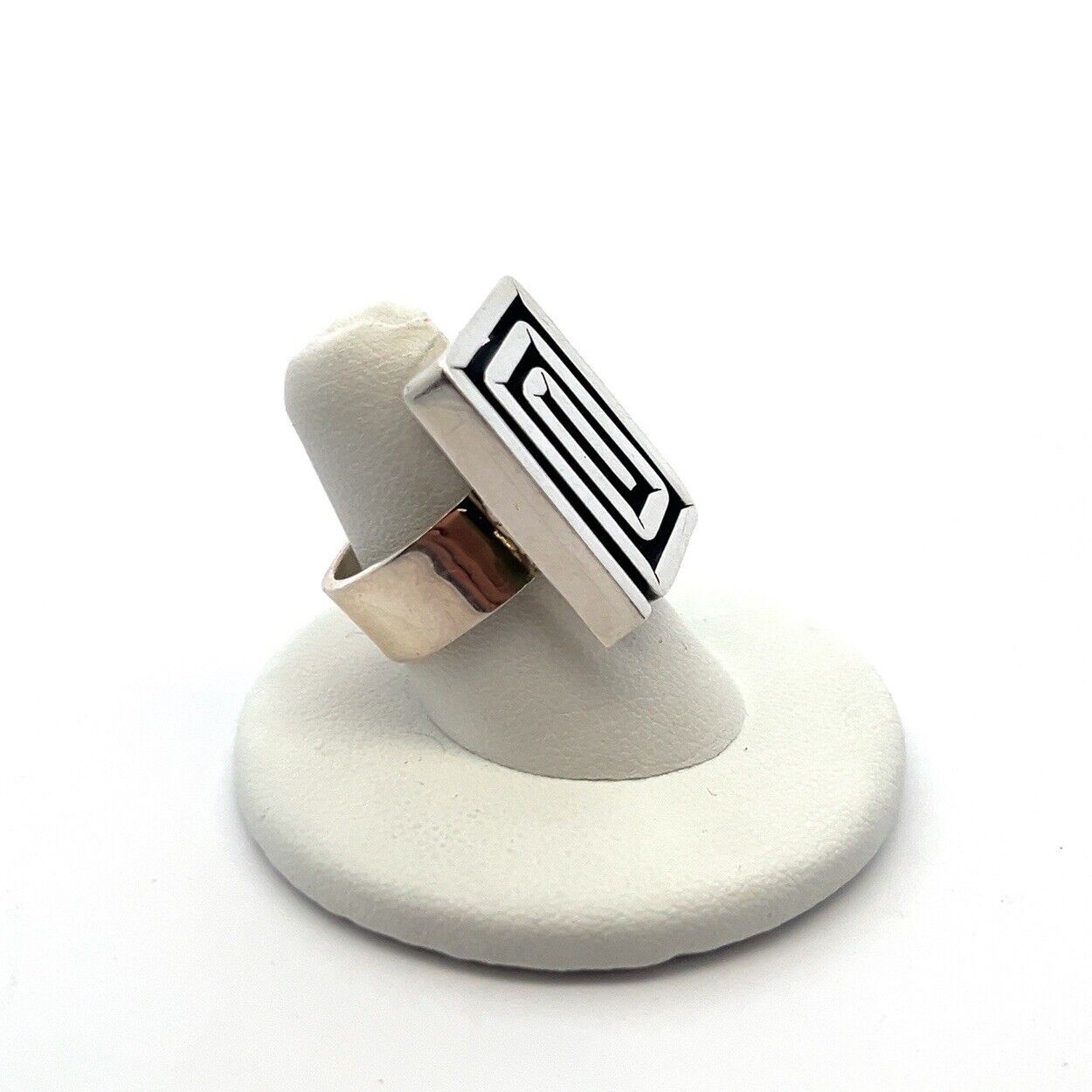 925 Sterling Silver Square Cut Out Ring Size: 8 (17.8g) - Image 3