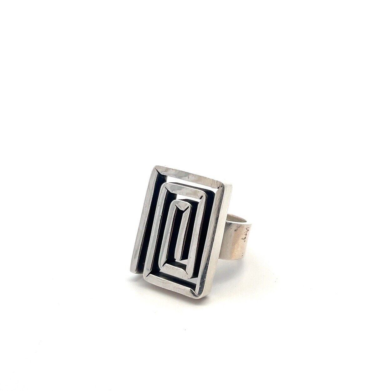 925 Sterling Silver Square Cut Out Ring Size: 8 (17.8g) - Image 5