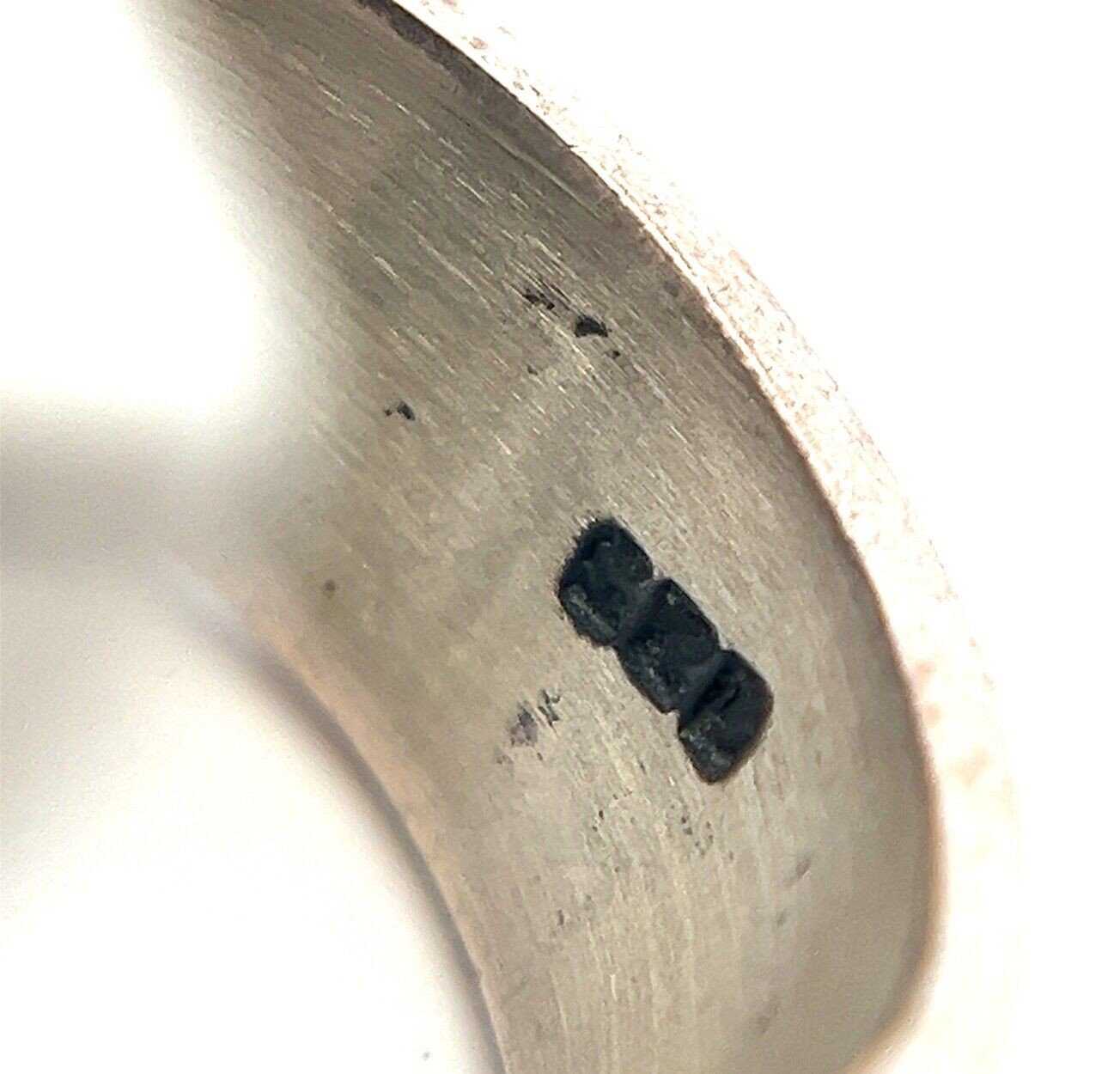 925 Sterling Silver Square Cut Out Ring Size: 8 (17.8g) - Image 6