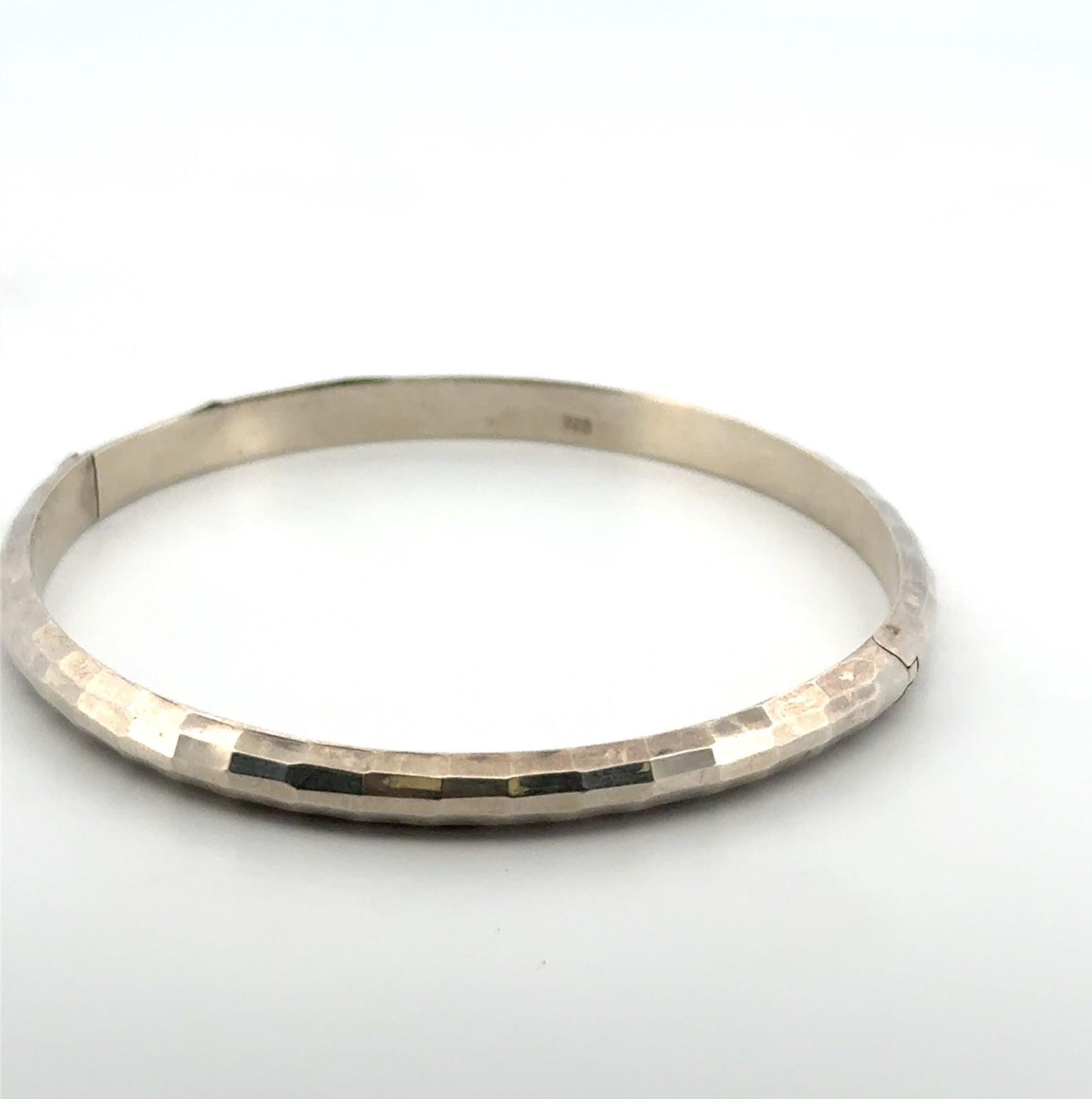 7.5” Hammered Hinged Bangle Bracelet 925 Sterling Silver 5.4g - Image 3