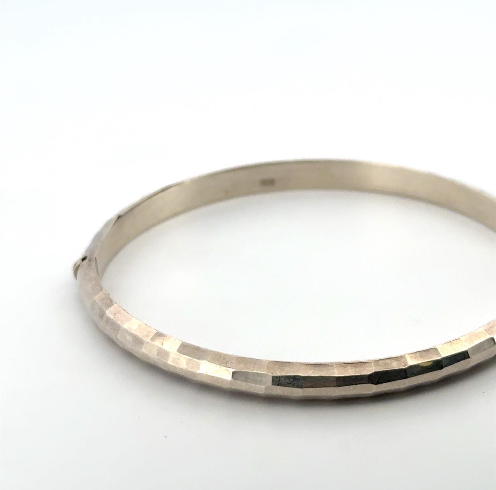 7.5” Hammered Hinged Bangle Bracelet 925 Sterling Silver 5.4g - Image 4